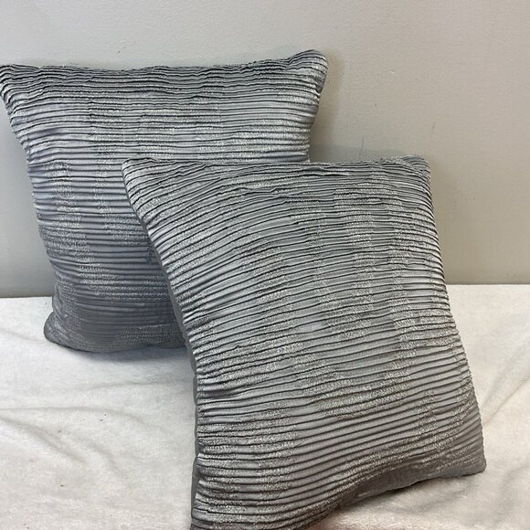 Threshold Set Of Two Decorative  Pillows 18 X 18in Silver Pleated - Picture 1 of 6